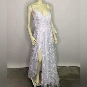 White dress with train (L)